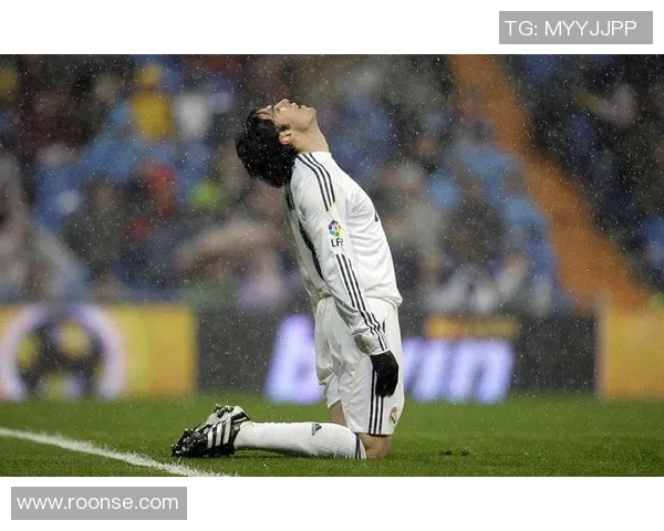 足球巨星卡卡高清动态壁纸震撼呈现点燃绿茵激情瞬间